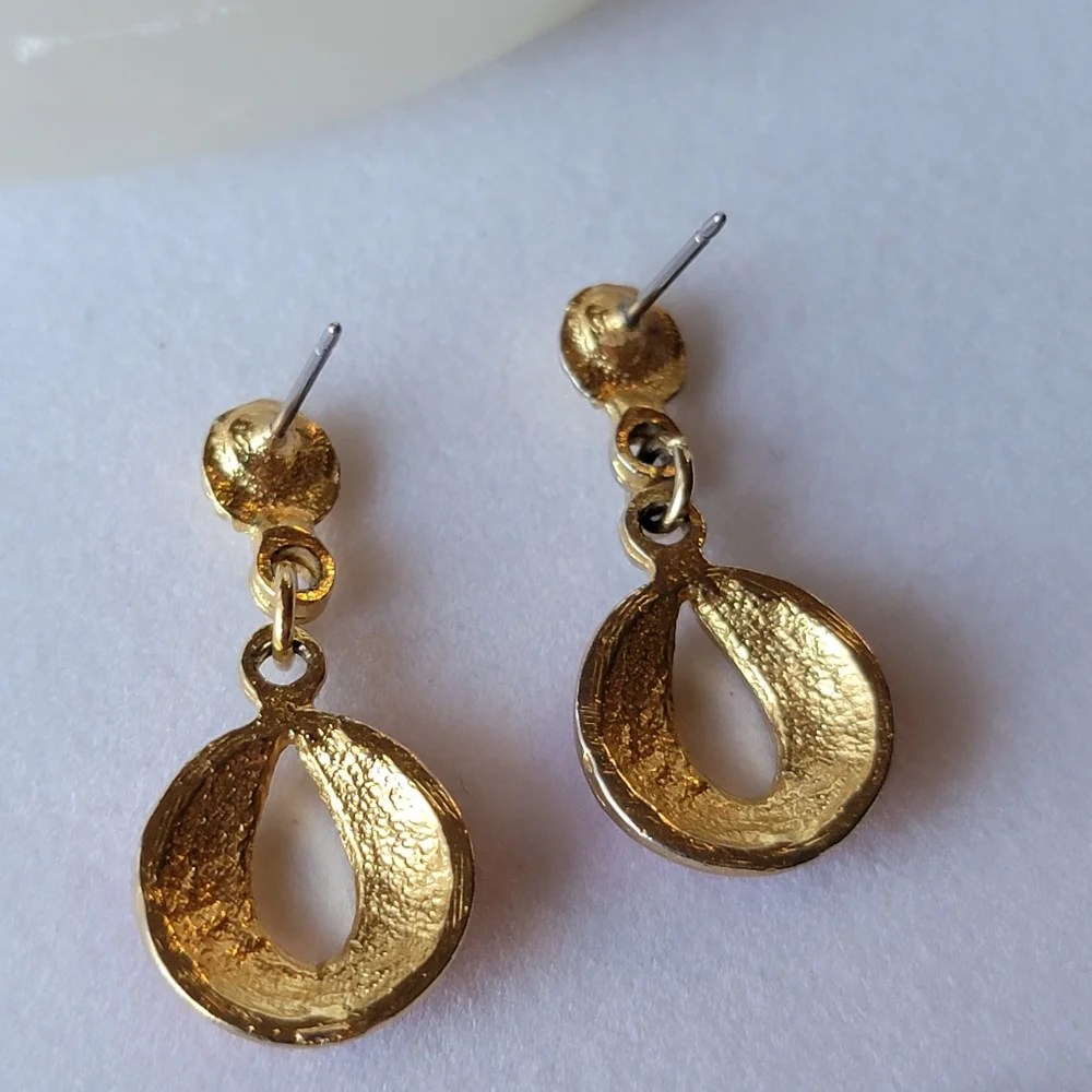 Vintage Keyhole Red Enamel Gold Tone Drop Earrings